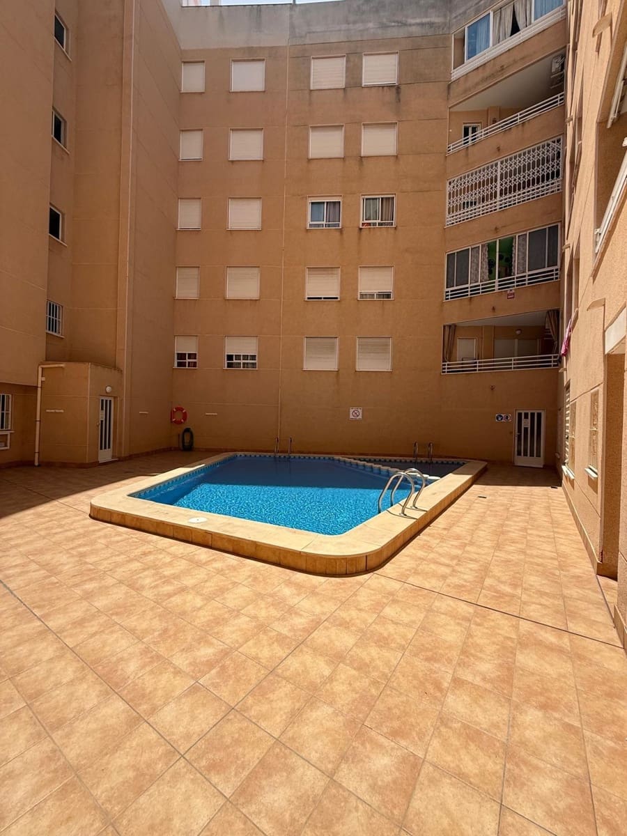 1 soverom Leilighet til salgs i Torrevieja med svømmebasseng - € 110 000 (Ref: 9944689)