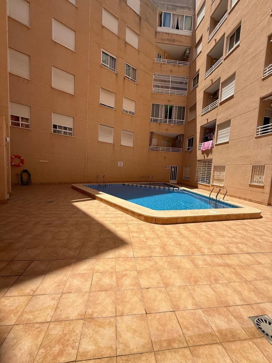 1 soverom Leilighet til salgs i Torrevieja med svømmebasseng - € 110 000 (Ref: 9944689)
