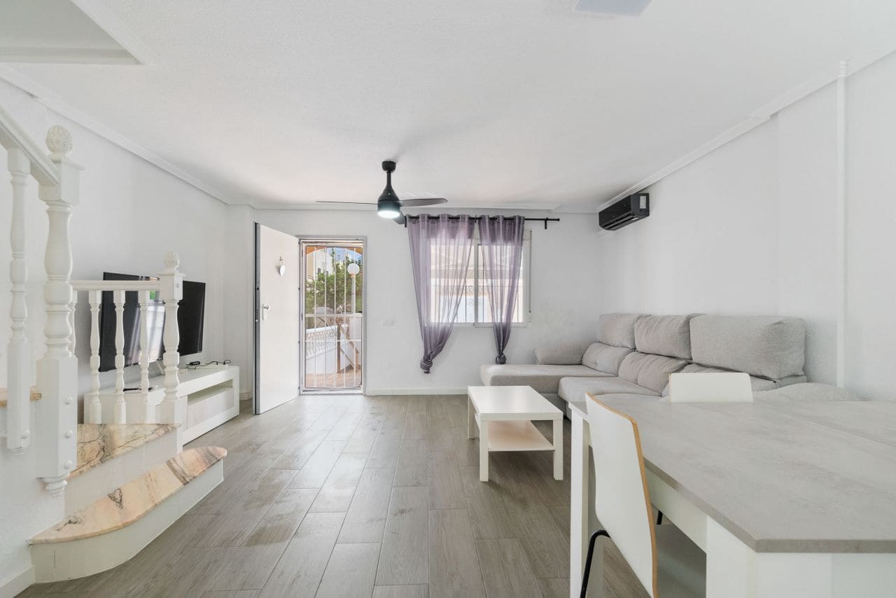 3 slaapkamer Huis te koop in Playa Flamenca met zwembad garage - € 285.000 (Ref: 9953906)