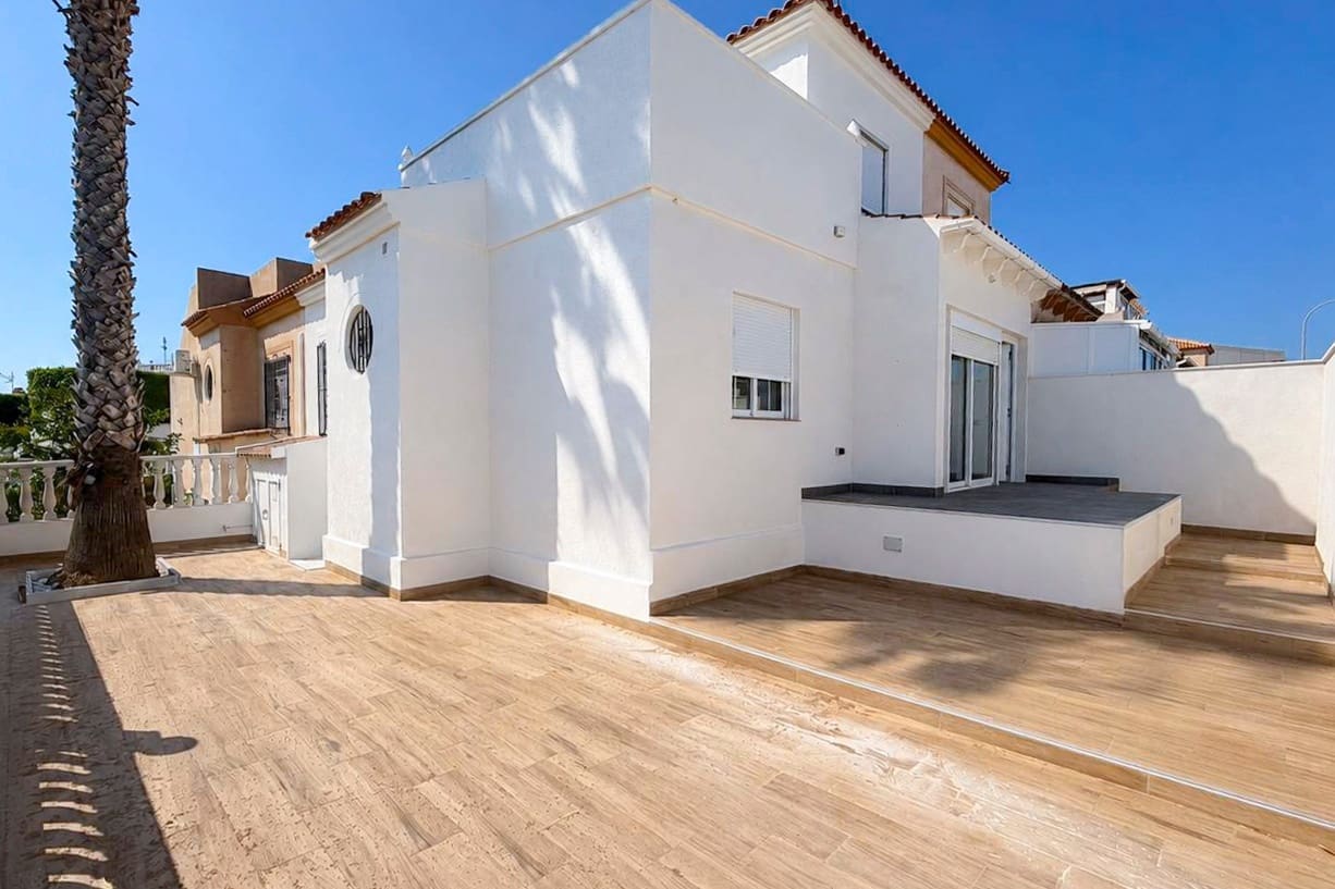 3 quarto Casa em Banda para venda em Orihuela Costa com piscina - 239 000 € (Ref: 9955351)