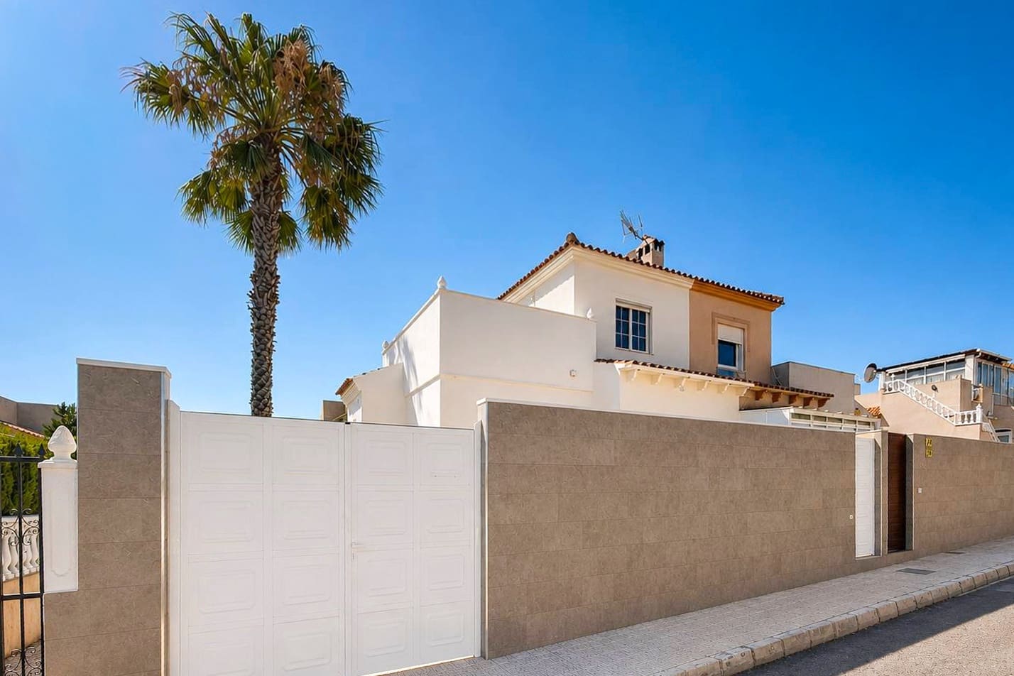 3 quarto Casa em Banda para venda em Orihuela Costa com piscina - 239 000 € (Ref: 9955351)