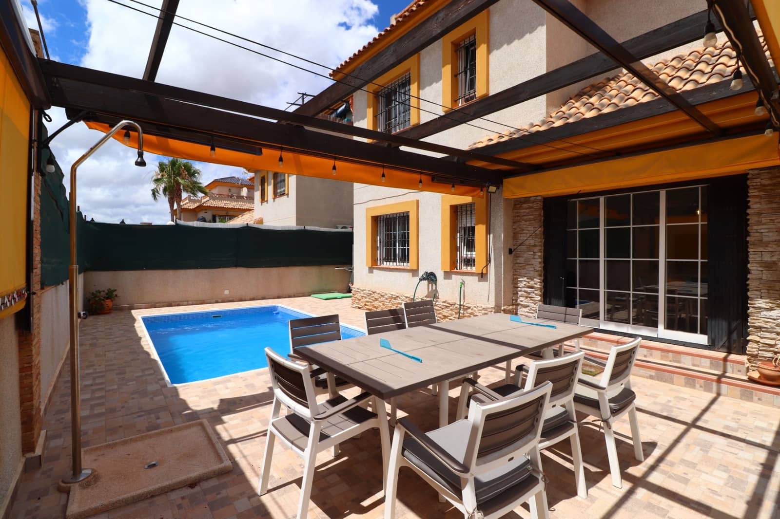 Chalet de 3 habitaciones en Los Montesinos en venta con piscina garaje - 299.950 € (Ref: 9968381)