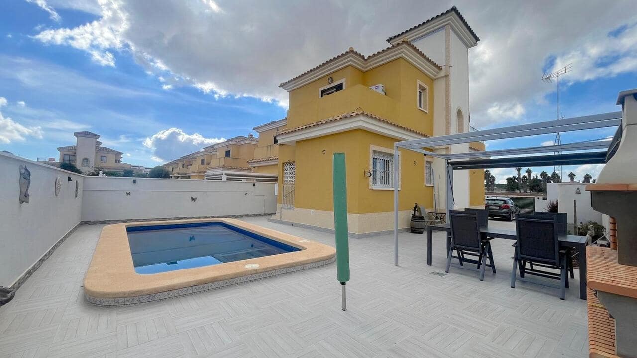 Chalet de 3 habitaciones en Algorfa en venta con piscina garaje - 312.995 € (Ref: 9968388)