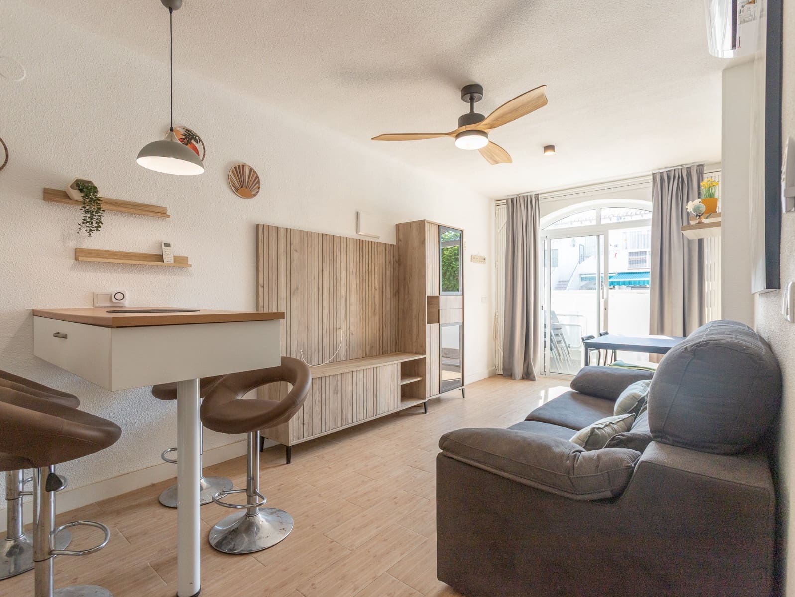 1 soverom Bungalow til salgs i Torrevieja med svømmebasseng - € 122 000 (Ref: 9971729)