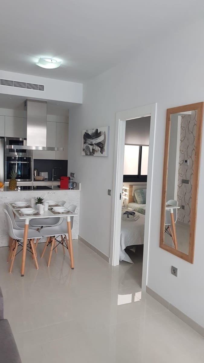 2 soveværelse Lejlighed til salg i Torrevieja med swimmingpool garage - € 199.900 (Ref: 9973552)