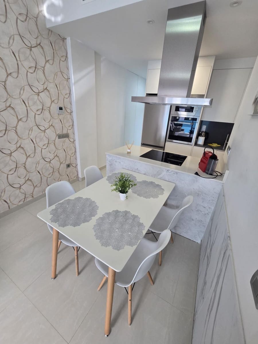 2 soveværelse Lejlighed til salg i Torrevieja med swimmingpool garage - € 199.900 (Ref: 9973552)