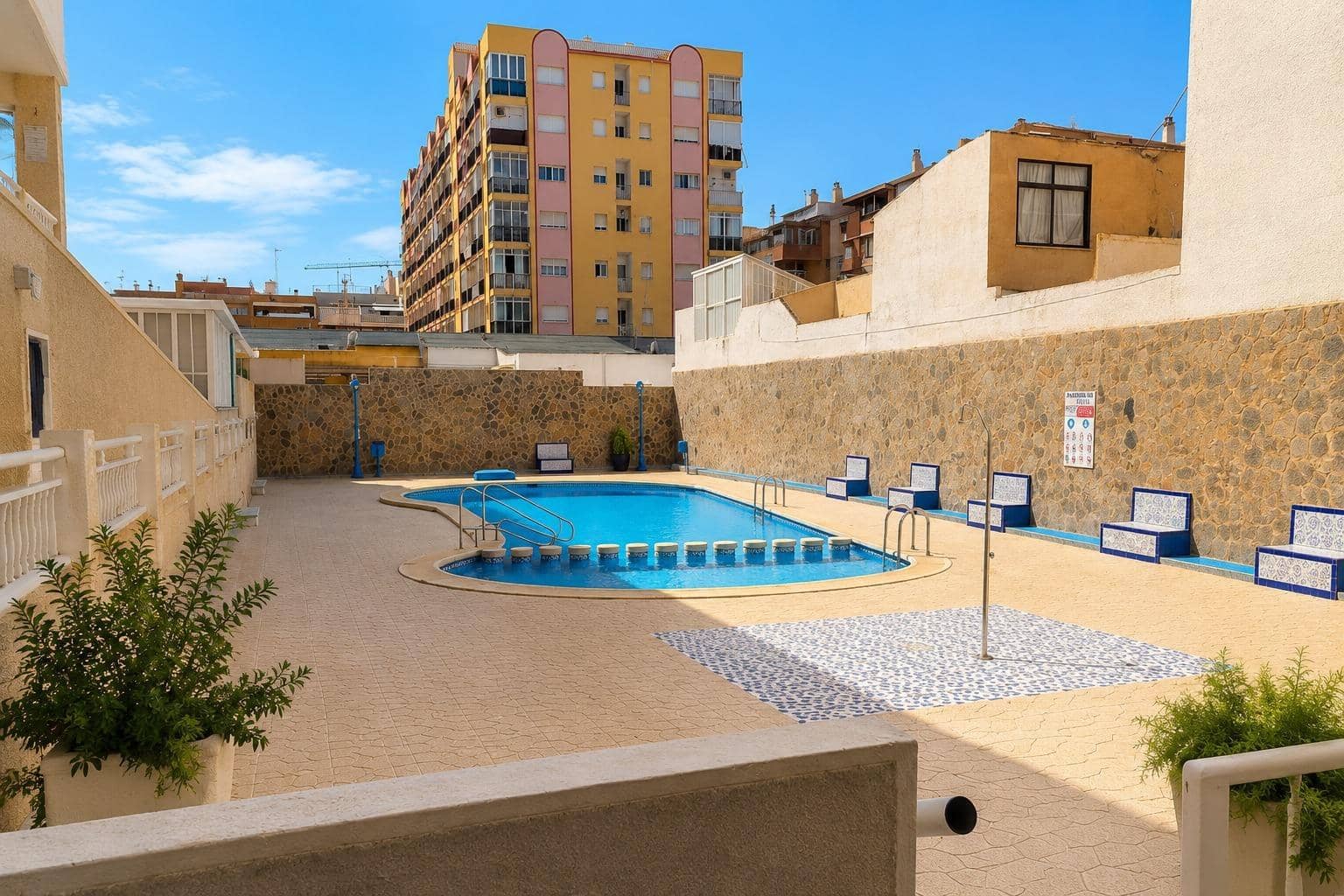1 soveværelse Lejlighed til salg i Torrevieja med swimmingpool - € 168.000 (Ref: 9973555)