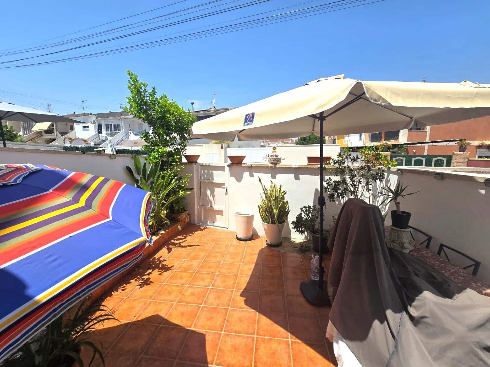 3 soverom Hus til salgs i Torrevieja med svømmebasseng - € 272 000 (Ref: 9979188)