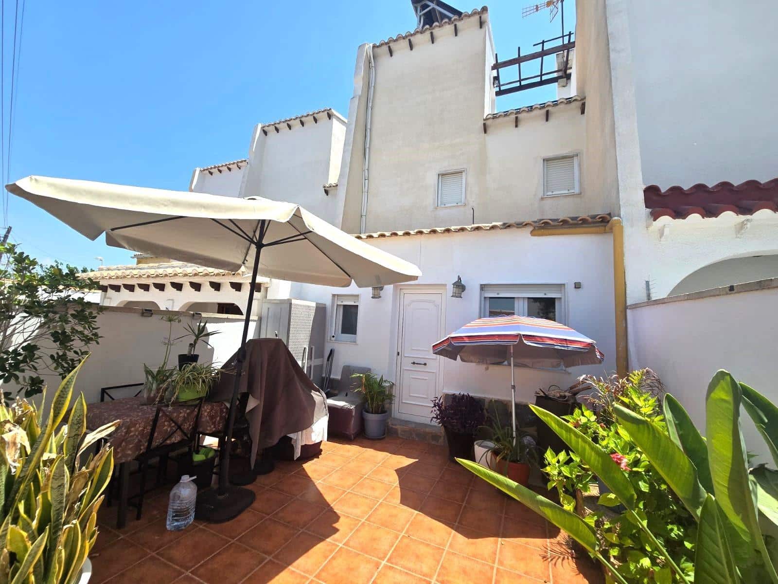 3 soverom Hus til salgs i Torrevieja med svømmebasseng - € 272 000 (Ref: 9979188)