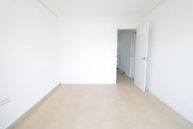 4 soveværelse Lejlighed til salg i Puerto Deportivo, Torrevieja - € 169.000 (Ref: 9979198)