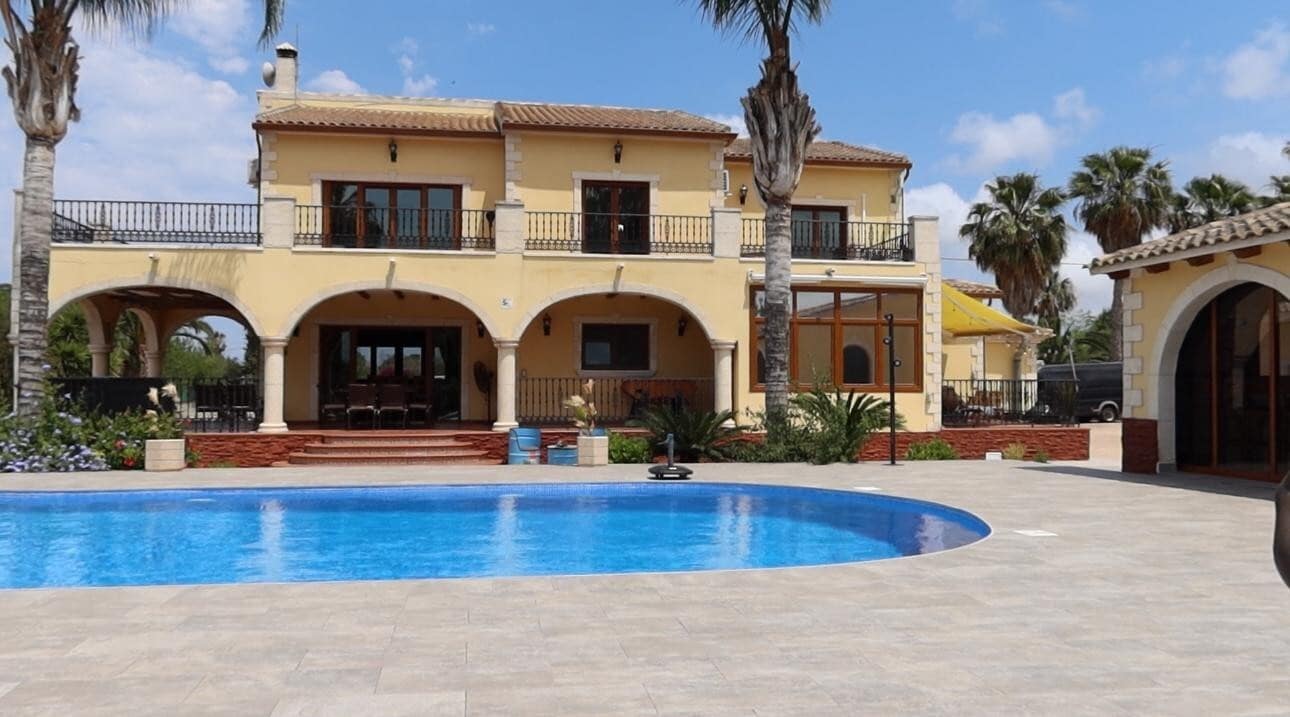 4 slaapkamer Finca/Landhuis te koop in Orihuela met zwembad garage - € 750.000 (Ref: 9985222)