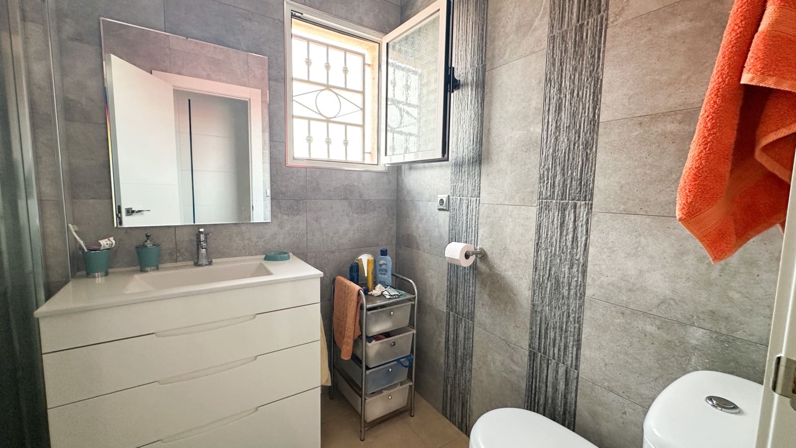 2 sypialnia Bungalow na sprzedaż w Orihuela Costa z basenem - 164 900 € (Ref: 9987076)