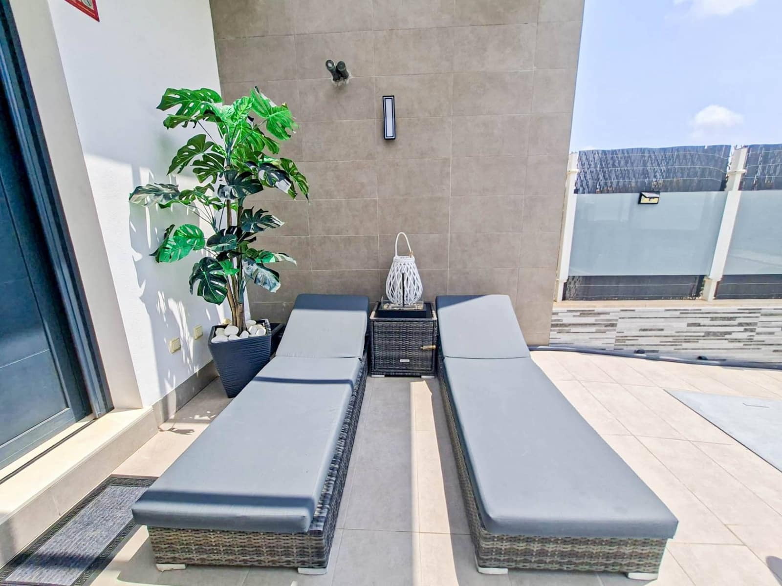 3 soveværelse Villa til salg i Villamartin med swimmingpool - € 330.000 (Ref: 9987082)