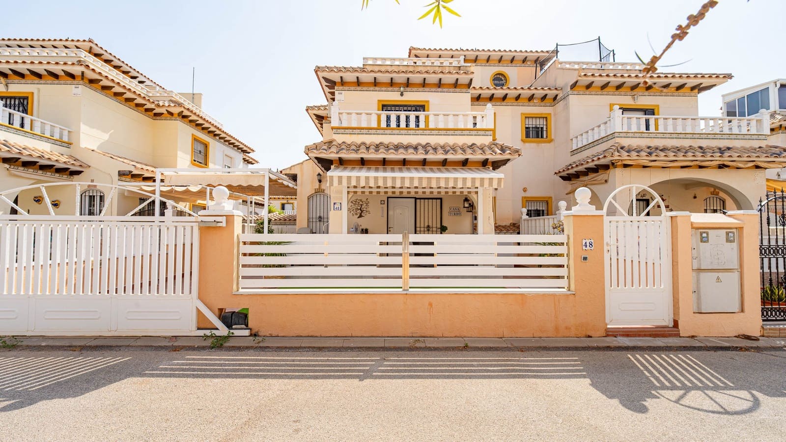 Pareado de 3 habitaciones en Orihuela Costa en venta con piscina garaje - 269.900 € (Ref: 9995941)