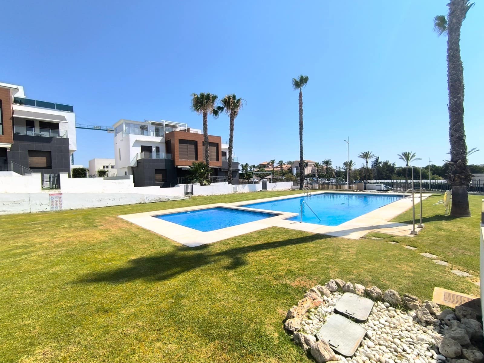 2 soveværelse Rækkehus til salg i Algorfa med swimmingpool garage - € 285.000 (Ref: 9995942)
