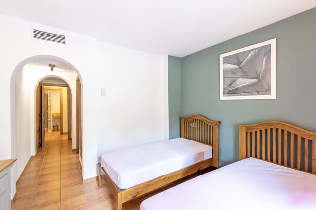 3 makuuhuone Huvila myytävänä paikassa Santa Ponsa, Calvià mukana uima-altaan 
autotalli - 1 350 000 € (Ref: 10079073)