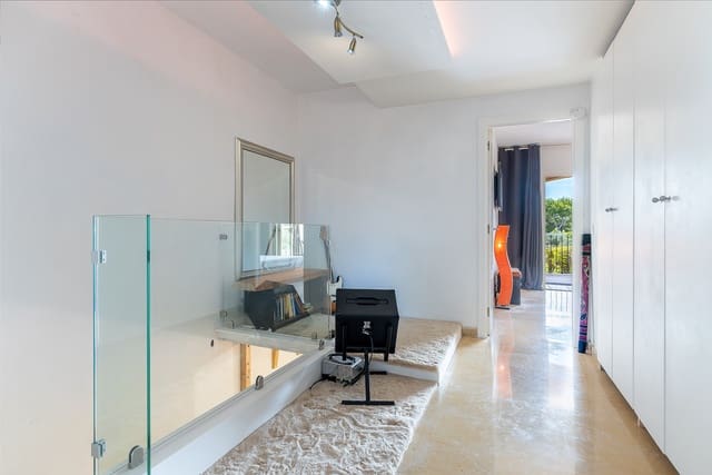 2 quarto Apartamento para venda em Santa Ponsa, Calvià com piscina garagem - 710 000 € (Ref: 8247374)