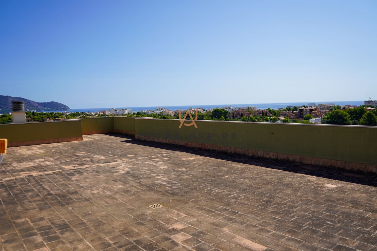 2 soveværelse Lejlighed til salg i Cala Millor med garage - € 345.000 (Ref: 8505047)