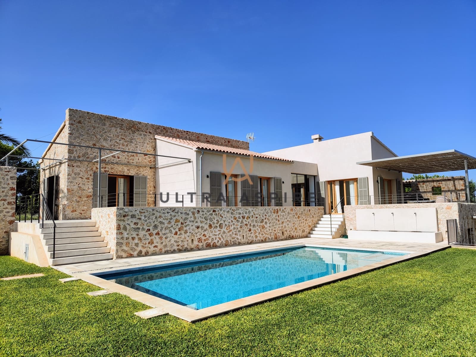 4 soveværelse Finca/Landehus til salg i Sant Llorenc des Cardassar med swimmingpool garage - € 2.690.000 (Ref: 8548325)