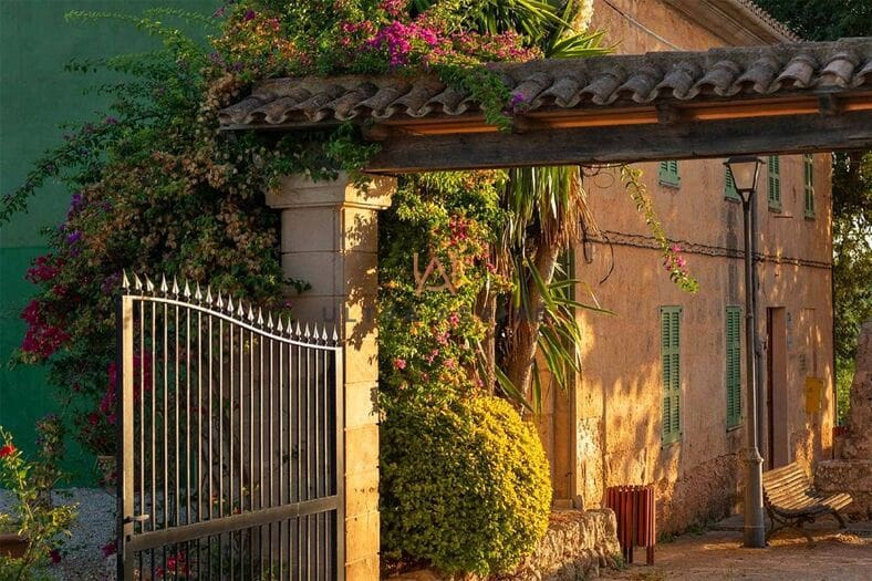 20 soveværelse Erhverv til salg i Ruberts med swimmingpool garage - € 6.800.000 (Ref: 8853293)