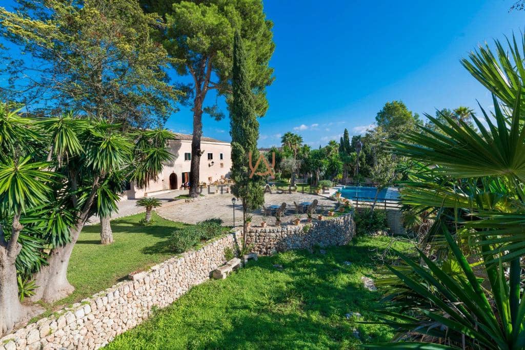 20 soveværelse Erhverv til salg i Ruberts med swimmingpool garage - € 6.800.000 (Ref: 8853293)