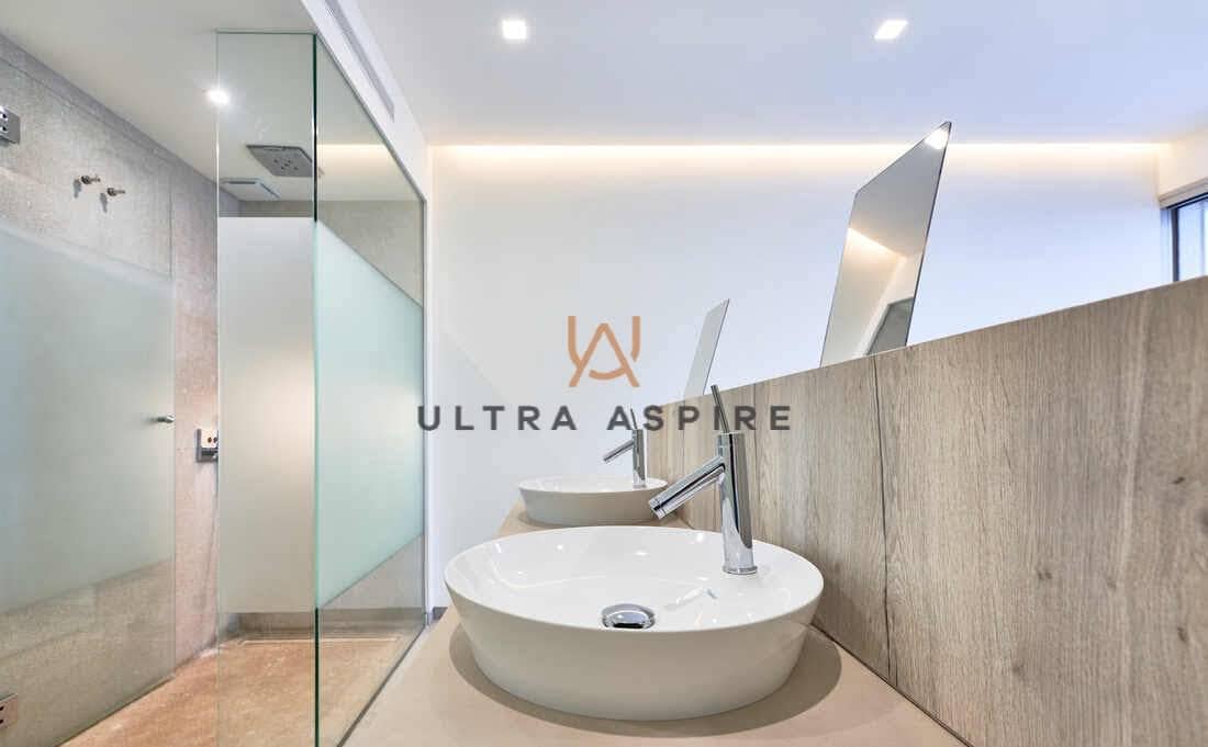 4 soveværelse Villa til salg i Portocristo / Port de Manacor med swimmingpool garage - € 4.300.000 (Ref: 9004557)