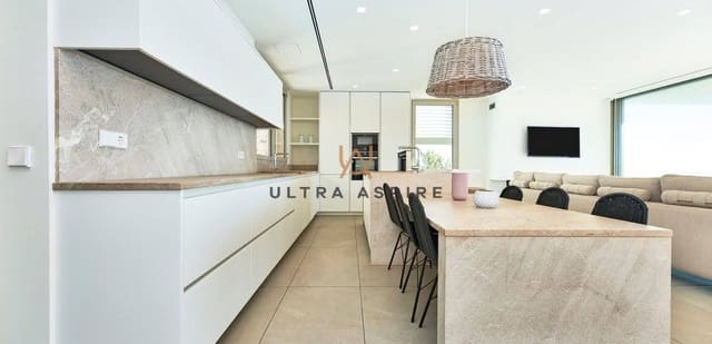 4 bedroom Villa for sale in Portocristo / Port de Manacor, Manacor with pool garage - € 4,300,000 (Ref: 9004557)