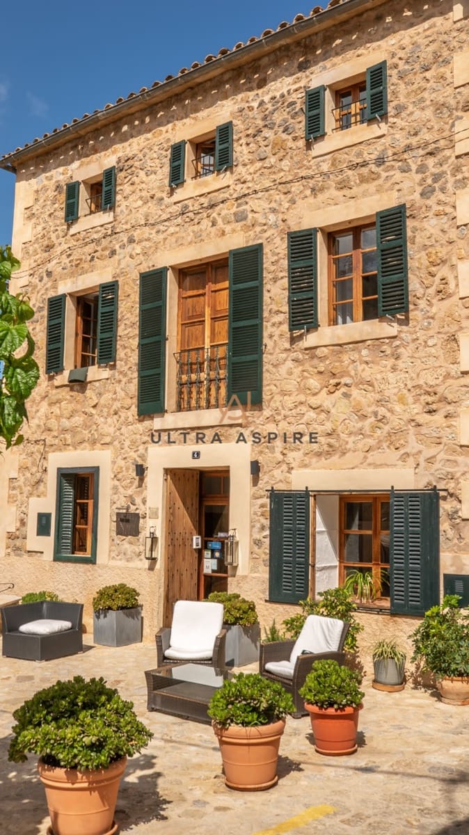 8 bedroom Commercial for sale in Estellenchs with garage - € 2,600,000 (Ref: 9291248)