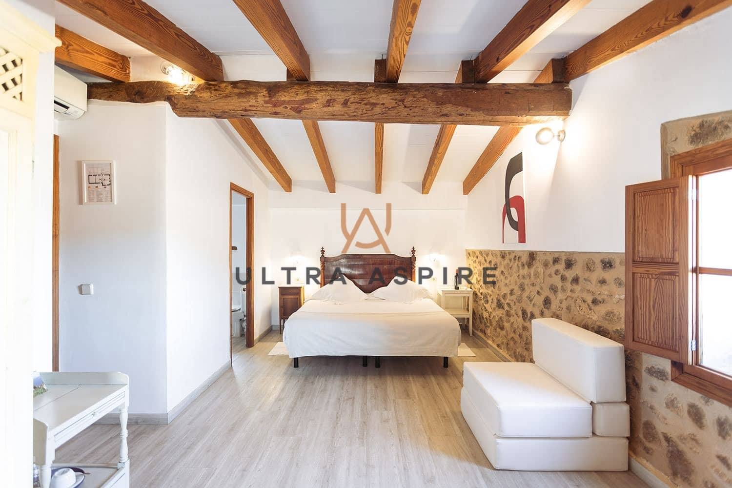 8 bedroom Commercial for sale in Estellenchs with garage - € 2,600,000 (Ref: 9291248)