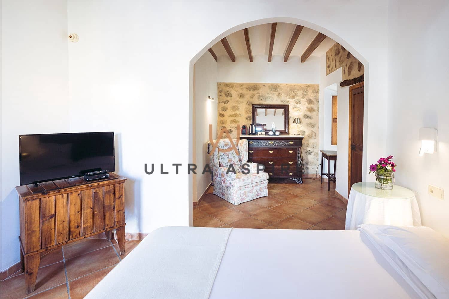 8 bedroom Commercial for sale in Estellenchs with garage - € 2,600,000 (Ref: 9291248)