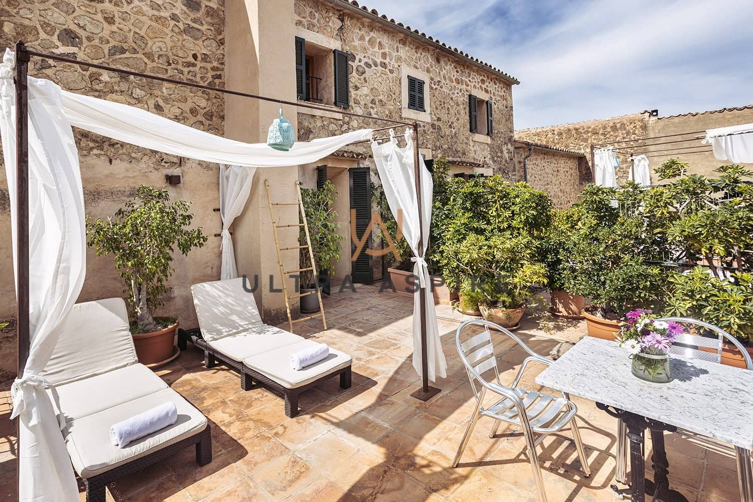 8 bedroom Commercial for sale in Estellenchs with garage - € 2,600,000 (Ref: 9291248)