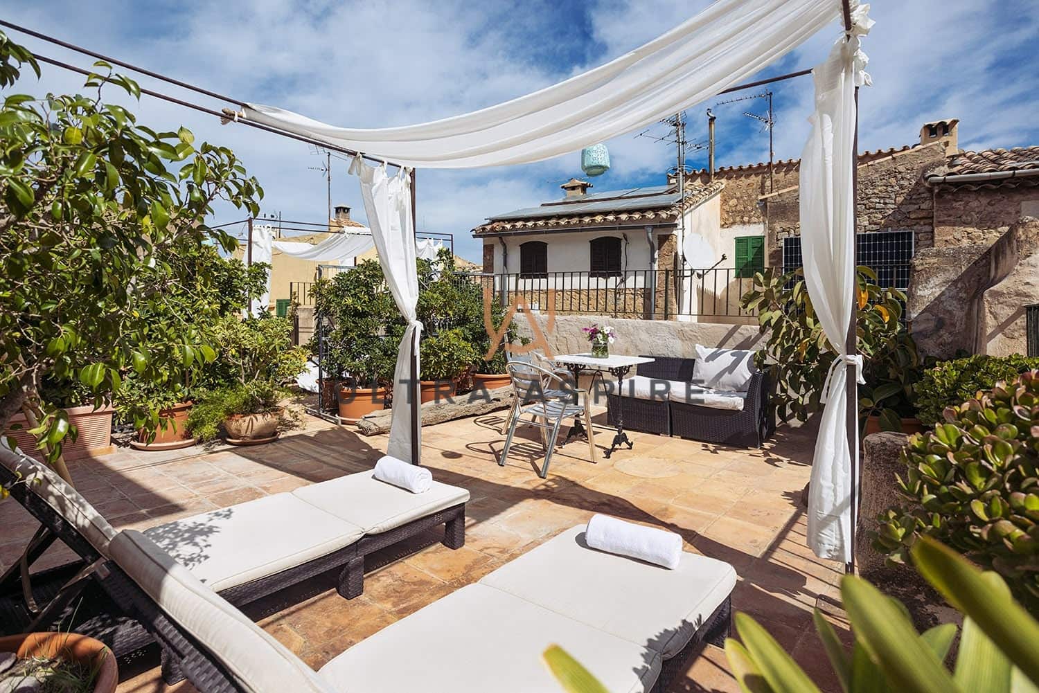 8 bedroom Commercial for sale in Estellenchs with garage - € 2,600,000 (Ref: 9291248)