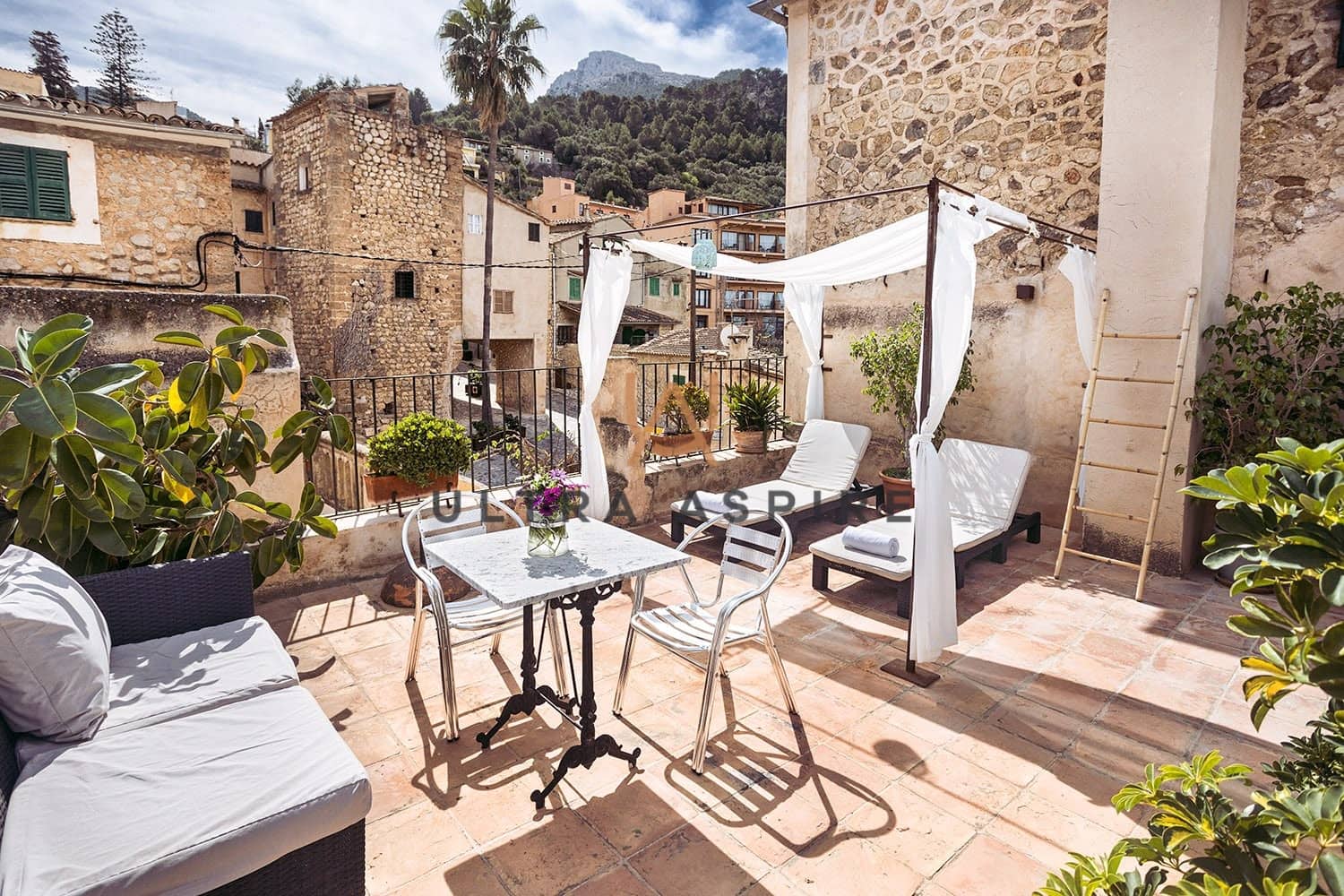 8 bedroom Commercial for sale in Estellenchs with garage - € 2,600,000 (Ref: 9291248)