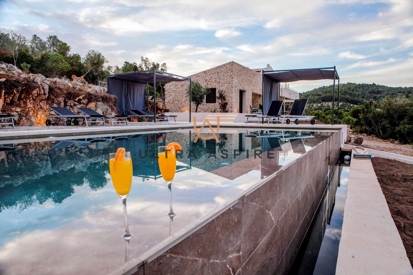 5 bedroom Villa for sale in Arta with pool garage - € 3,200,000 (Ref: 9714288)