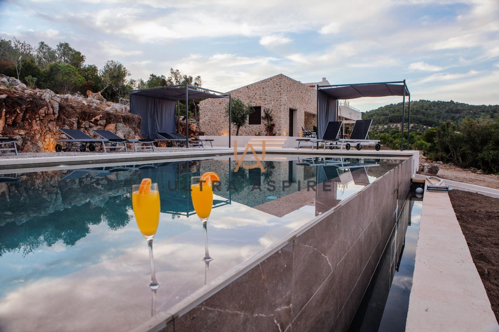 5 bedroom Villa for sale in Arta with pool garage - € 3,200,000 (Ref: 9714288)