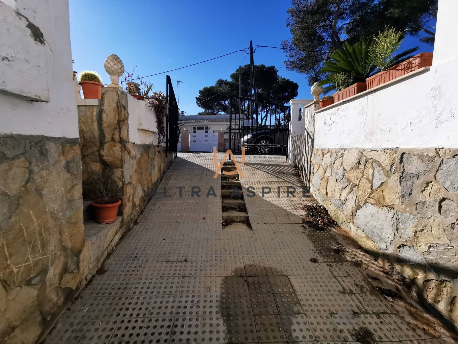 6 bedroom Villa for sale in Ca'n Picafort with garage - € 680,000 (Ref: 9733817)