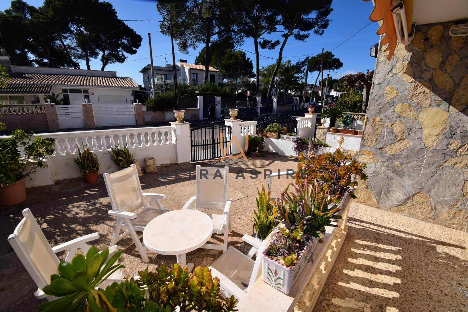 6 bedroom Villa for sale in Ca'n Picafort with garage - € 680,000 (Ref: 9733817)