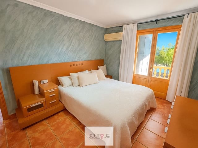 5 sypialnia Willa na sprzedaż w Palmanyola, Bunyola z basenem garażem - 760 000 € (Ref: 9424322)