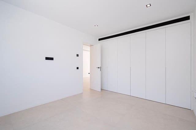 3 makuuhuone Huvila myytävänä paikassa Badia Gran, Llucmajor mukana uima-altaan 
autotalli - 1 645 000 € (Ref: 9585908)