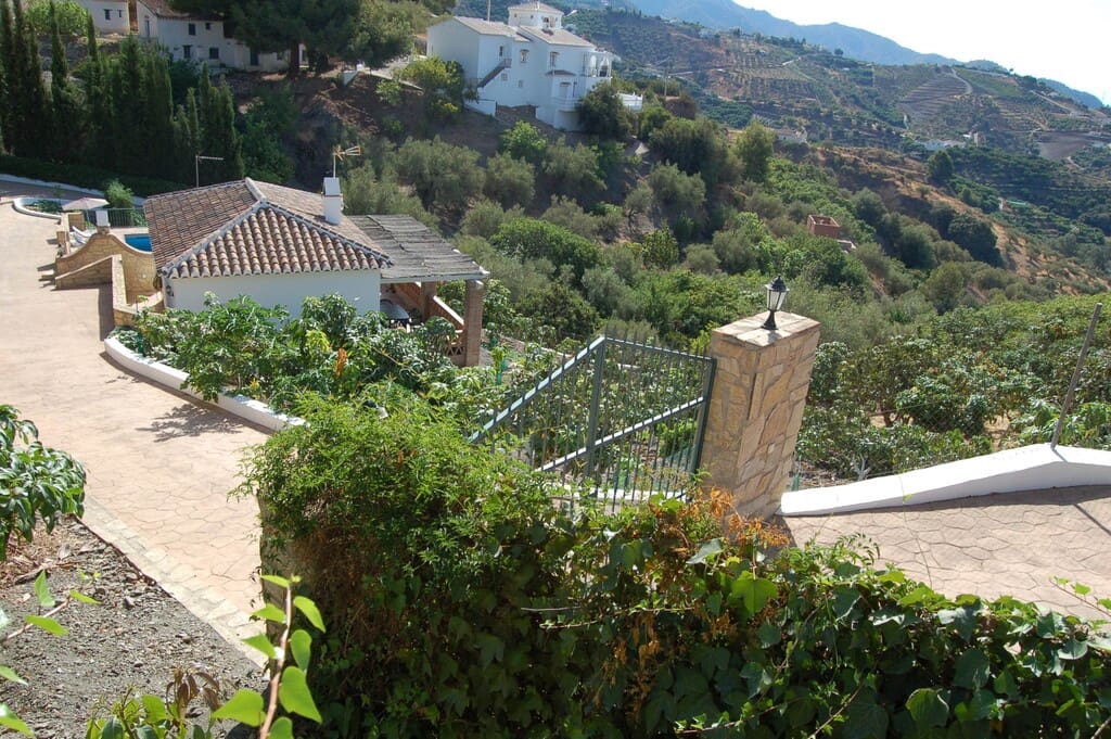 3 soveværelse Villa til leje i Frigiliana med swimmingpool - € 1.400 (Ref: 10005254)