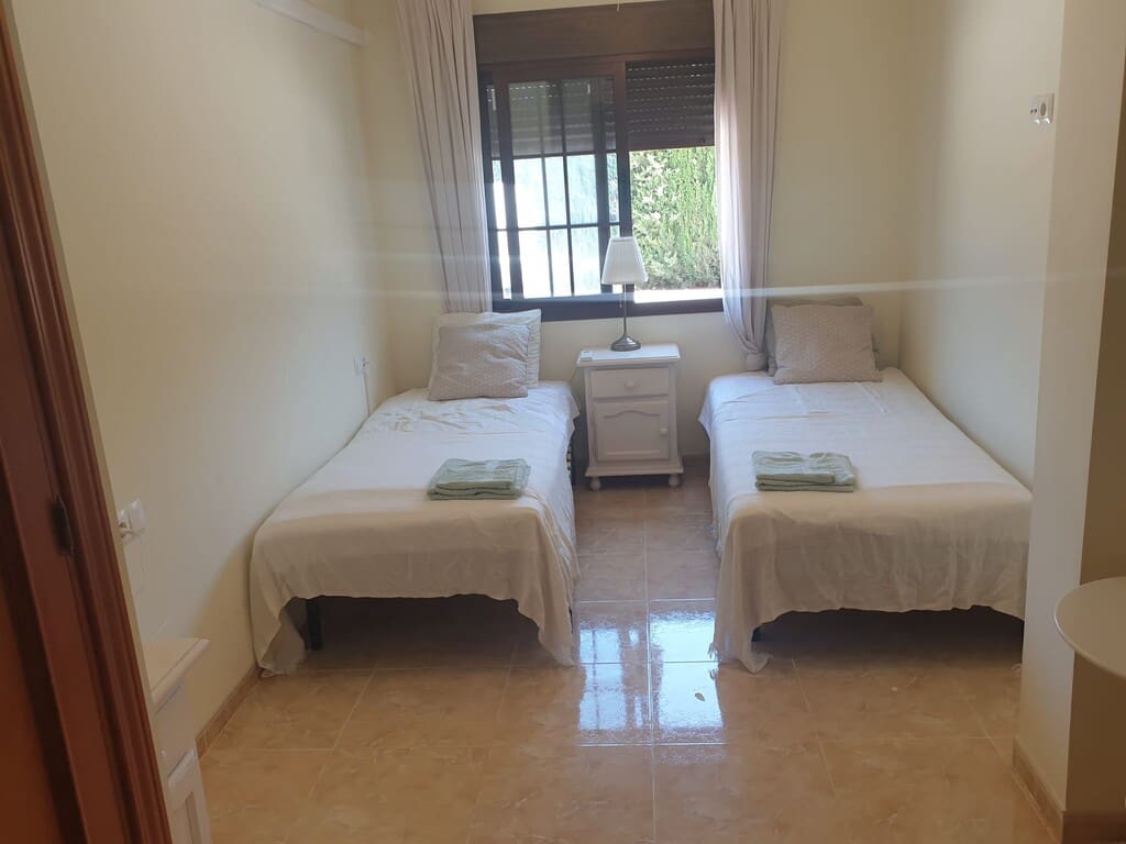 Appartement de 2 chambres à louer à Nerja avec piscine - 850 € (Ref: 10008772)