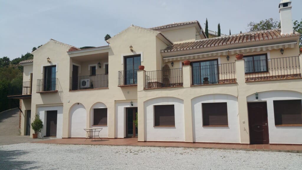Appartement de 2 chambres à louer à Nerja avec piscine - 850 € (Ref: 10008772)