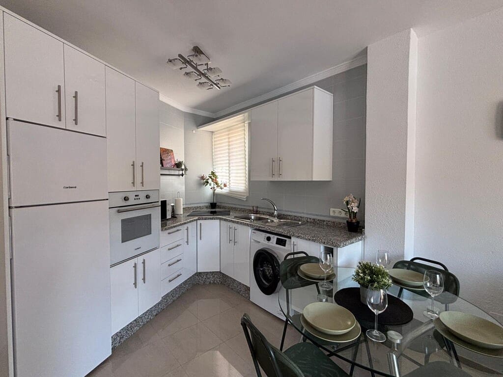 1 soverom Leilighet til leie i Nerja med svømmebasseng - € 1 000 (Ref: 10040729)