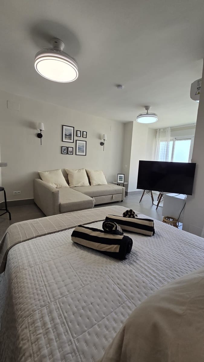 Studio for rent in Torrox-Costa with pool - € 800 (Ref: 10044708)