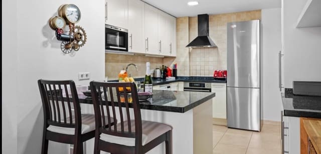 Apartamento de 2 habitaciones en Nerja en venta con piscina - 450.000 € (Ref: 10061437)
