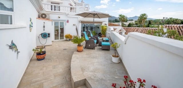 Apartamento de 2 habitaciones en Nerja en venta con piscina - 450.000 € (Ref: 10061437)