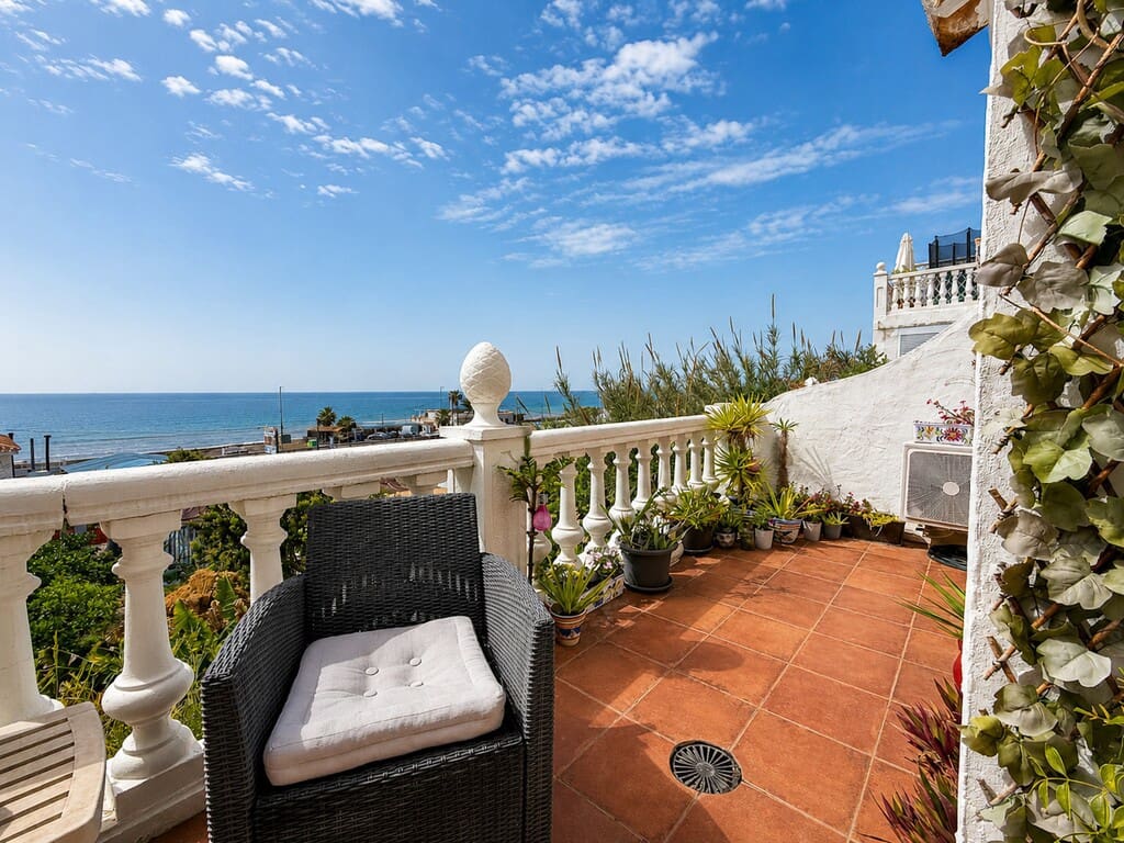 Casa de 2 habitaciones en Torrox-Costa en venta con piscina - 330.000 € (Ref: 10109089)