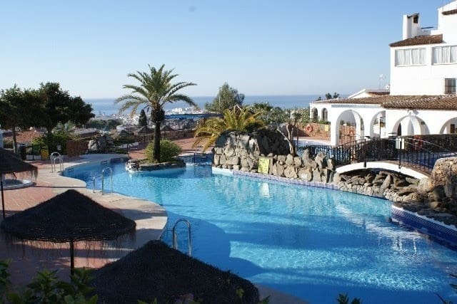 2 quarto Casa em Banda para arrendar em Capistrano, Nerja com piscina garagem - 1 400 € (Ref: 10131377)
