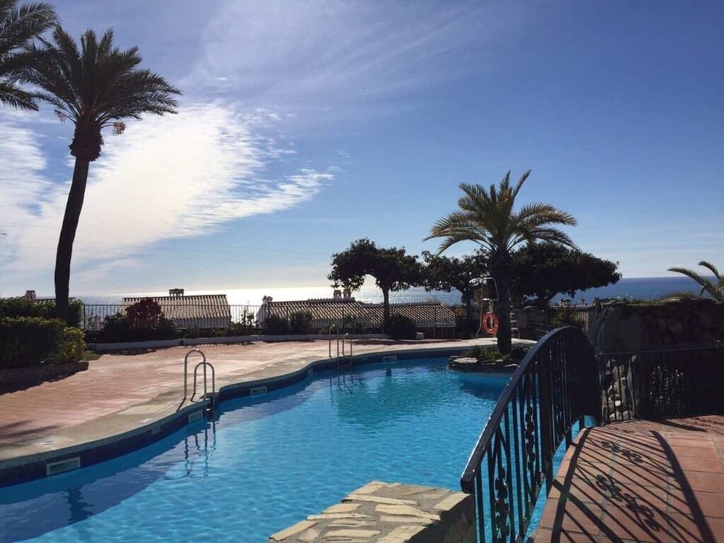2 sypialnia Dom do wynajęcia w Nerja z basenem garażem - 1 400 € (Ref: 10131377)