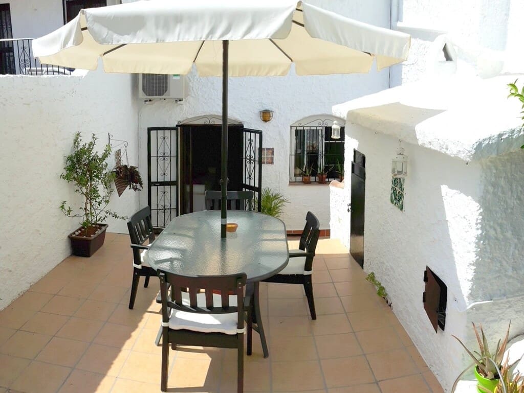 2 sypialnia Dom do wynajęcia w Nerja z basenem garażem - 1 400 € (Ref: 10131377)